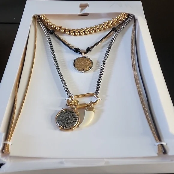 ZARA Pack of 3 Medallion Horn Neckaces - Picture 4 of 13